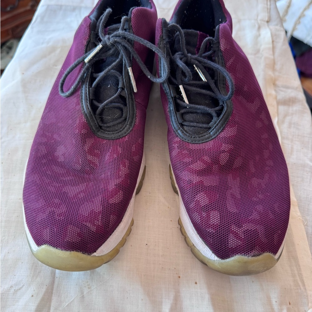 Nike Men's Athletic Shoes Burgundy with Black Accents and Olive Soles